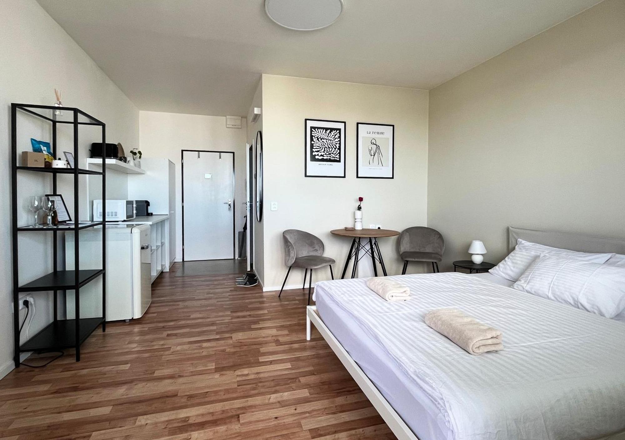 Air-Conditioned Studio, Close To City Centre & Tram Stop บราติสลาวา ภายนอก รูปภาพ