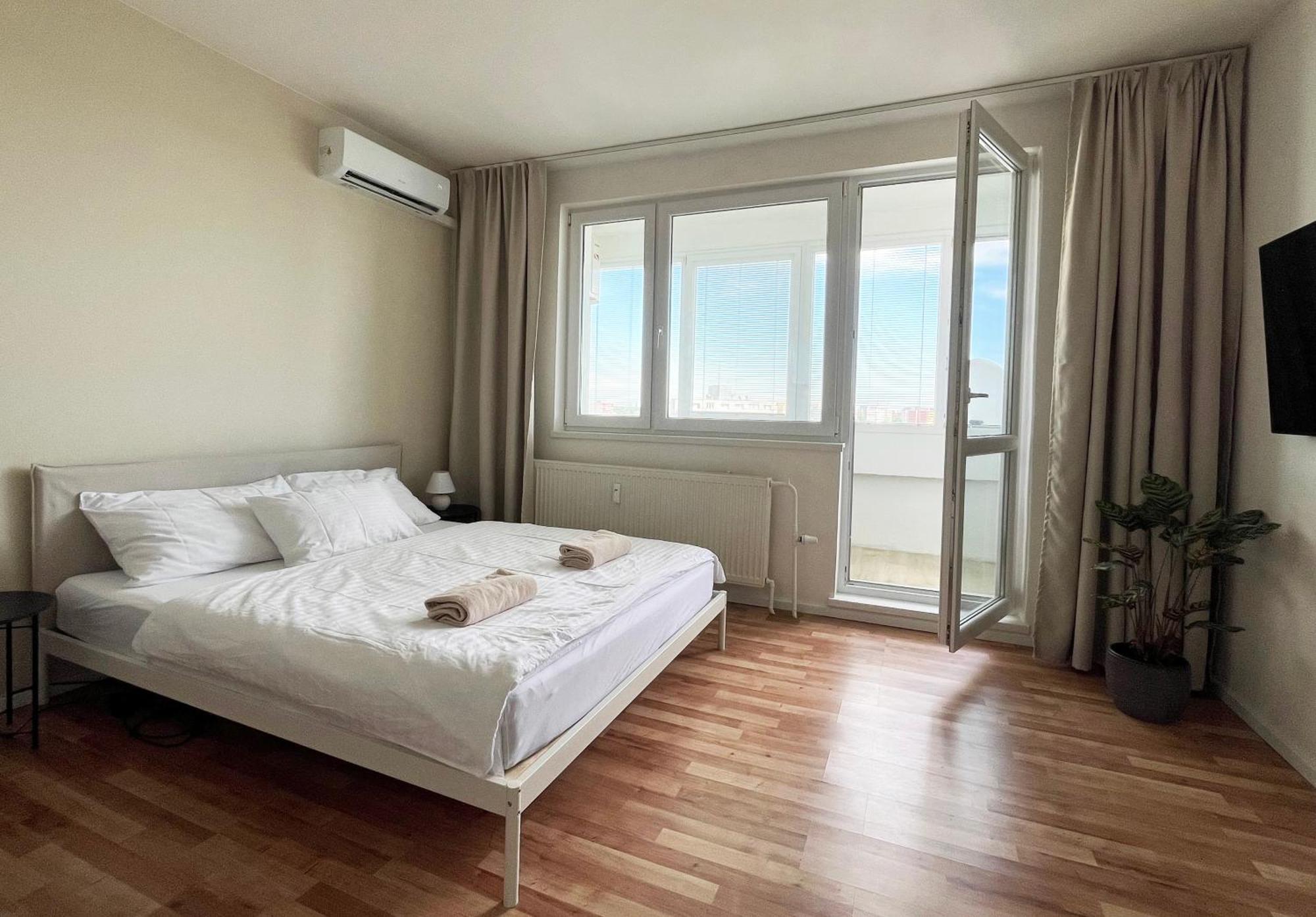 Air-Conditioned Studio, Close To City Centre & Tram Stop บราติสลาวา ภายนอก รูปภาพ