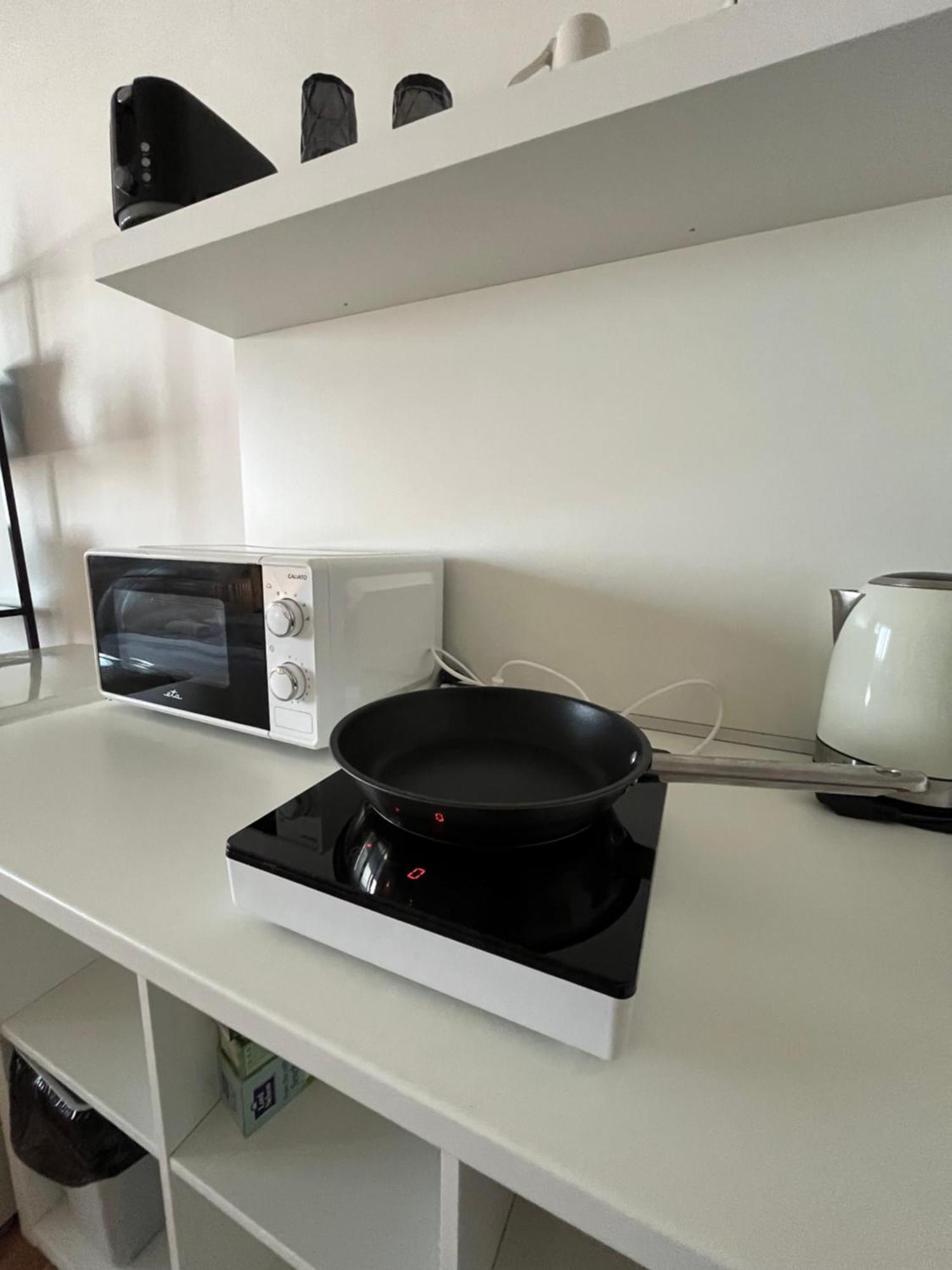 Air-Conditioned Studio, Close To City Centre & Tram Stop บราติสลาวา ภายนอก รูปภาพ