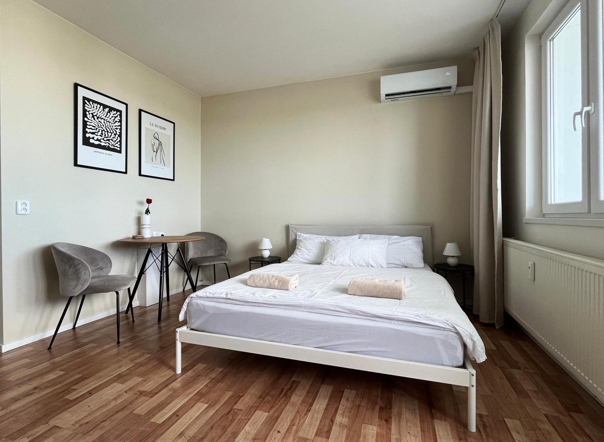 Air-Conditioned Studio, Close To City Centre & Tram Stop บราติสลาวา ภายนอก รูปภาพ